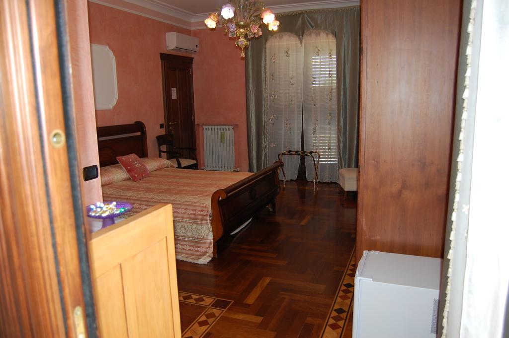 سوفيراتو مارينا B&B Villa Francesca الغرفة الصورة